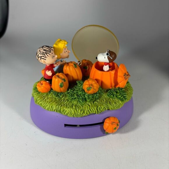 HALLMARK 2011 PEANUTS GREAT PUMPKIN VISIT magic sound HALLOWEEN‎ ORNAMENT Linus - Picture 3 of 7